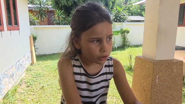 Милана рассказывает сказку Рапунцель для детей