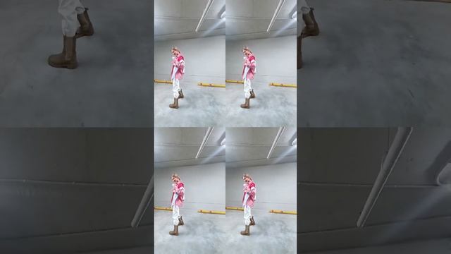 Рубашка в стиле пэчворк ?с растегивающимся плечом и ручной росписью на спине  в виде нашивке?