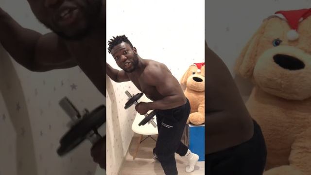 БРО! КАЧАЙ СВОИ ТРИЦЕПСЫ ??