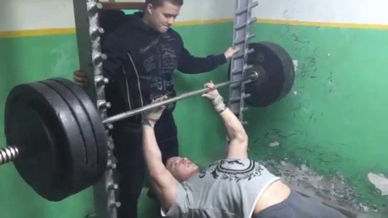 Макс Троян. Жим узким хватом. 160кг. 16 лет