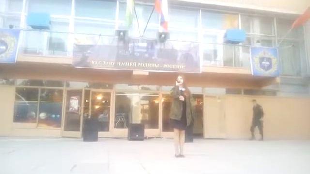 Внучка Ева поёт на День Победы в 2018 году.