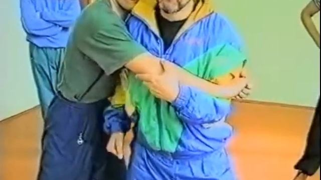 2   29  Боевая машина. захват сбоку с руками