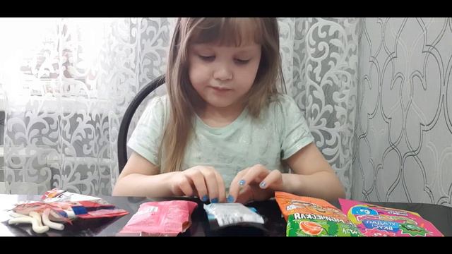 ASMR Yummy Marshmallows Sour Candy Chocolate Candy With Nuts Vampire Tongue Marmalade мукбанг Yotub