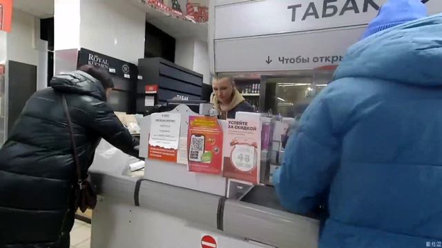 ВРЕДНАЯ ТОВАРОВЕД ВКЛЮЧИЛА ИГНОР И ПРЯЧЕТСЯ ОТ ПОКУПАТЕЛЕЙ