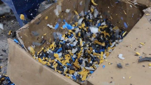 Дробилка МИ-700. Измельчаем разновидность материала Эва, сетка 35 мм