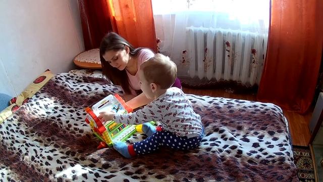 Какую выбрать игрушку. Многофункциональный развивающий домик.