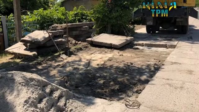 В Килии ремонтируют дороги с плиточным покрытием(04.06.18)