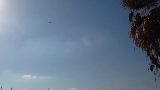 Пролет вертолета Апач. Вертолет Апач AH-64 попал в кадр AH-64 Apache Spotted At Tel Aviv