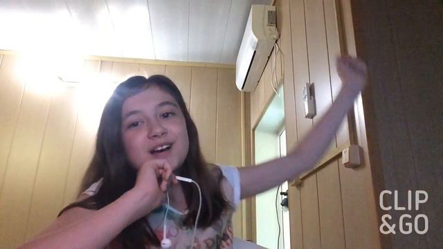 Я порезалась!