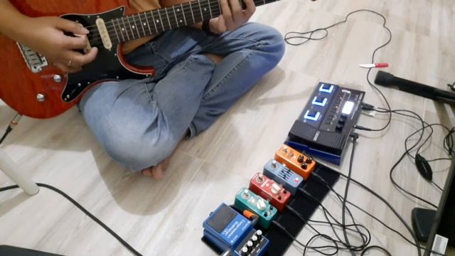 Yamaha Pacifica 212 VQM Boss GT-1 with external pedals