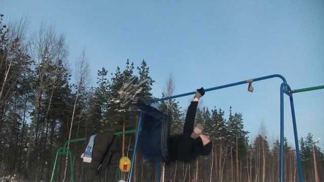 Подъём с переворотом на одной..