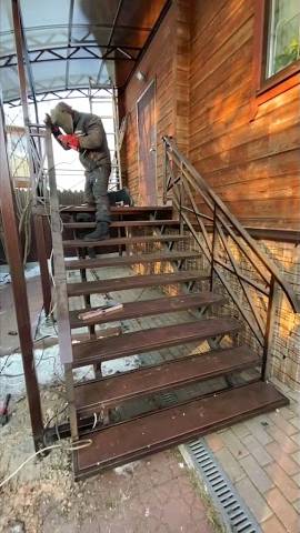 Спецкаркас - навесы из поликарбоната