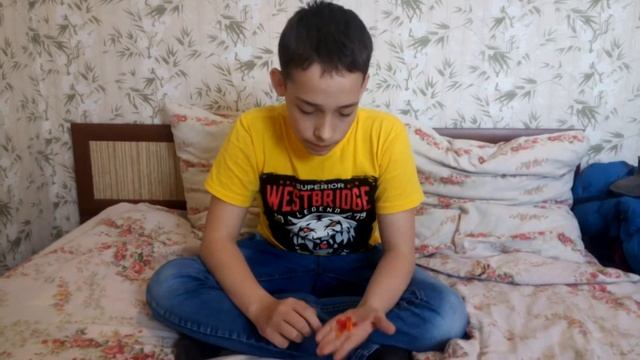 Простой фокус с исчезновением детальки Лего!