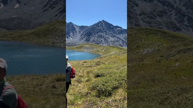 Голубое озеро Алтай виды на снежные горы
