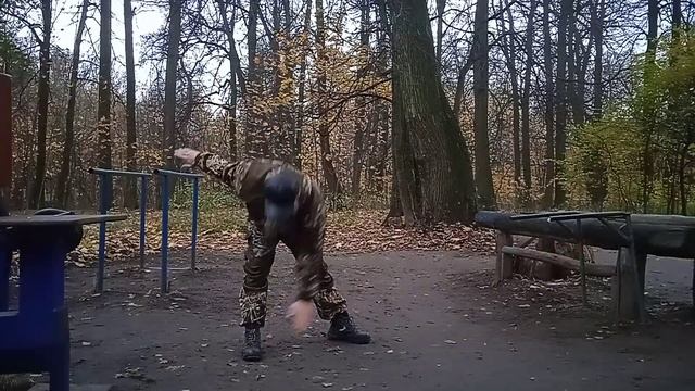 Зарядка на улице в стиле 70-90 х СССР по ГОСТу с дедом Павлентием.