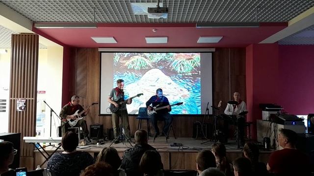 Послушайте! Владимир Маяковский.