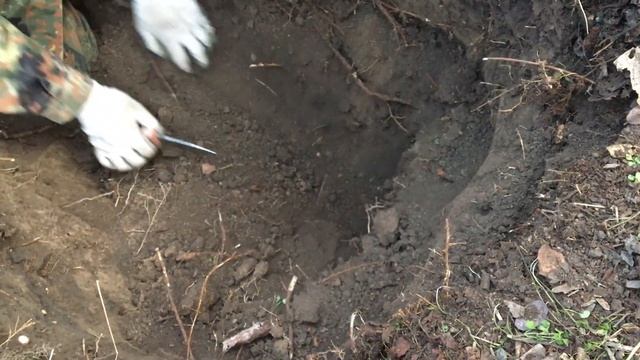 Уже декабрь, а мы ещё копаем в солнечном ноябре 2019, по августу 1944 года !