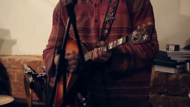 While My Guitar Gently Weeps по-русски