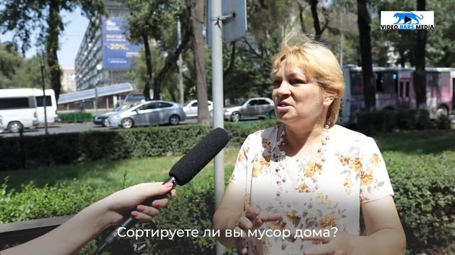 Мэрия установила урны для раздельного сбора мусора. Но это не работает