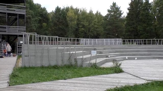 Осенняя прогулка в вольерный комплекс  