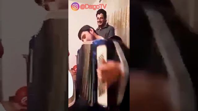 Мурик Герх в кругу друзей даргинская песня