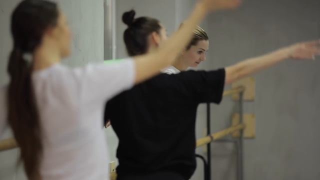 Балетный класс для начинающих. Включи и занимайся с Марфой Федоровой, балериной Большого театра