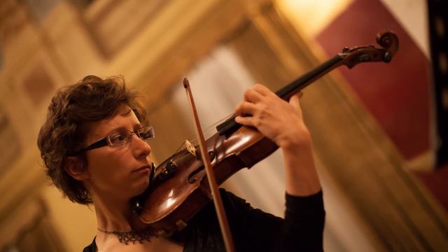 Shostakovich: Five Pieces For 2 Violins And Piano, II Gavotte