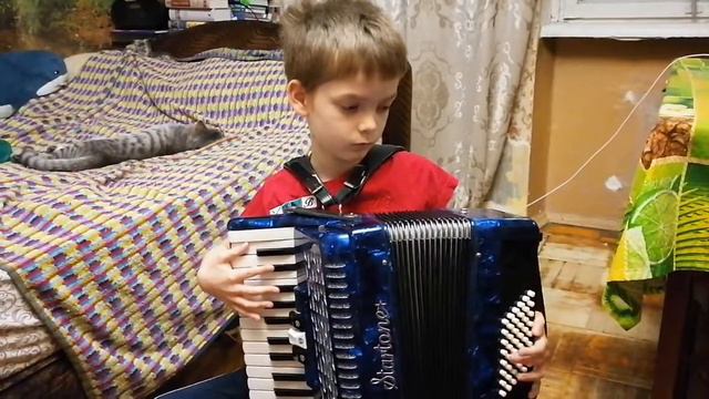 Декабрь 2020. Паша играет 