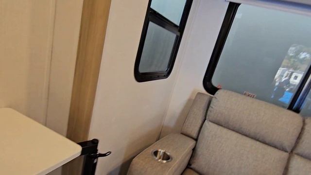 E03-24 Day #1 At The Florida RV Supershow. Part 1 Of 2