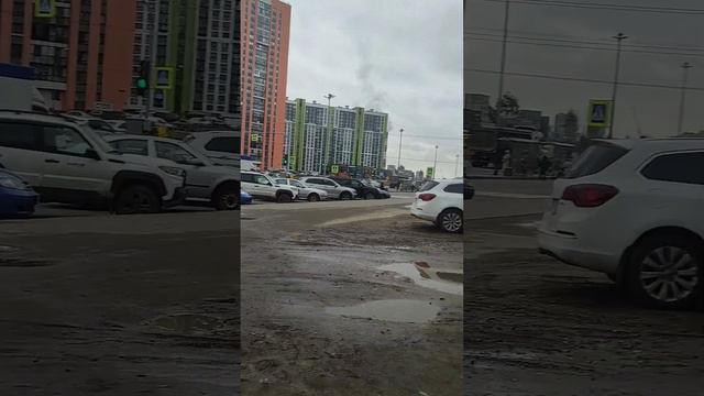 Туристический УАЗик.Колокольный звон.Последняя листва во дворах.Любовное граффити.