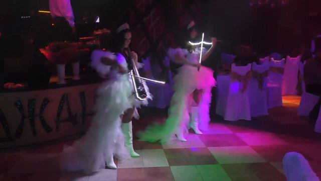 Скрипка и виолончель на праздник, на Новый год