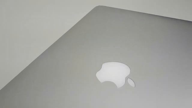 #70 MACBOOK PRO A1502