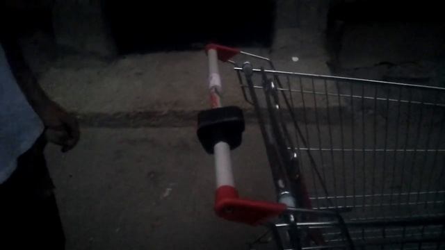 Халявные 10 рублей. Как достать 10 рублей из тележки