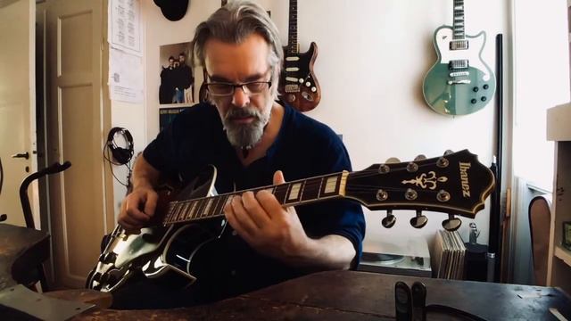 “Shooting The Breeze” With The Ibanez AKJ-95 😎