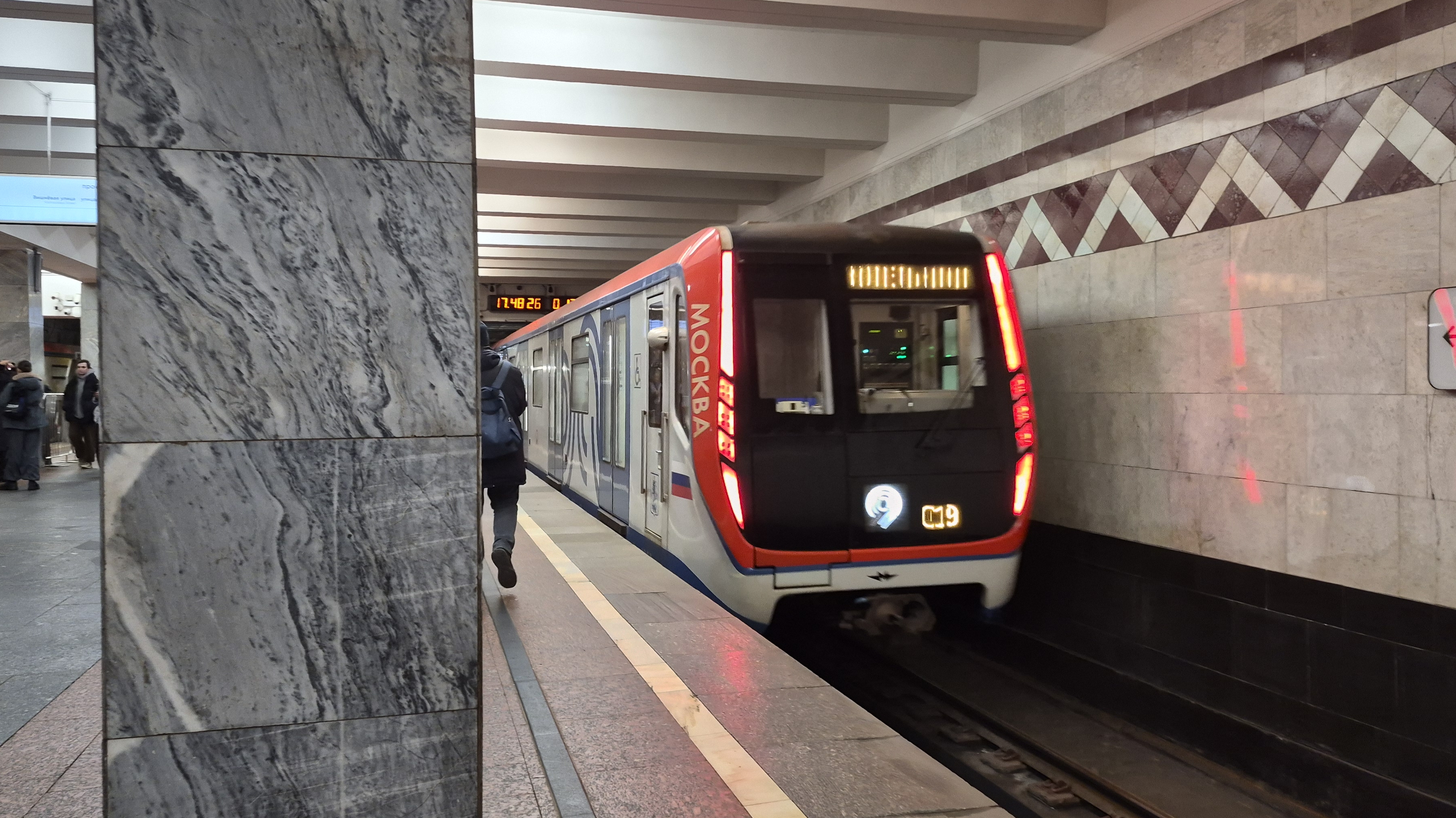 едем на всех линиях московского метро