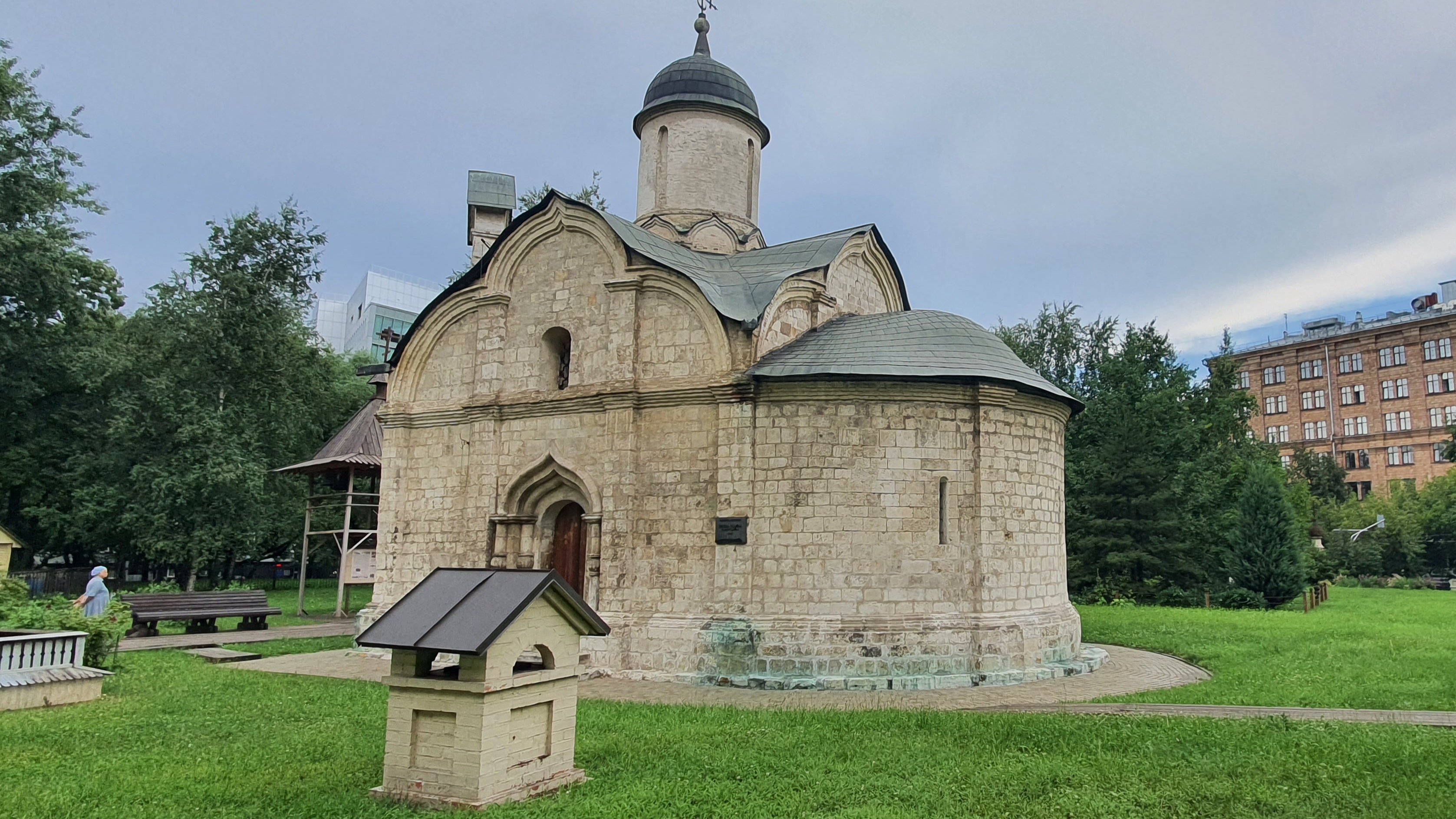 Старинные и современные храмы Москвы.