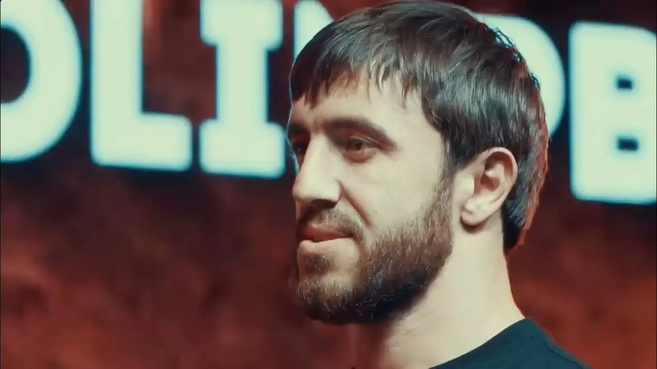 Изображение к видео: Мурад из мемов учит делать сальто: смотрим и записываем технику в блокноты