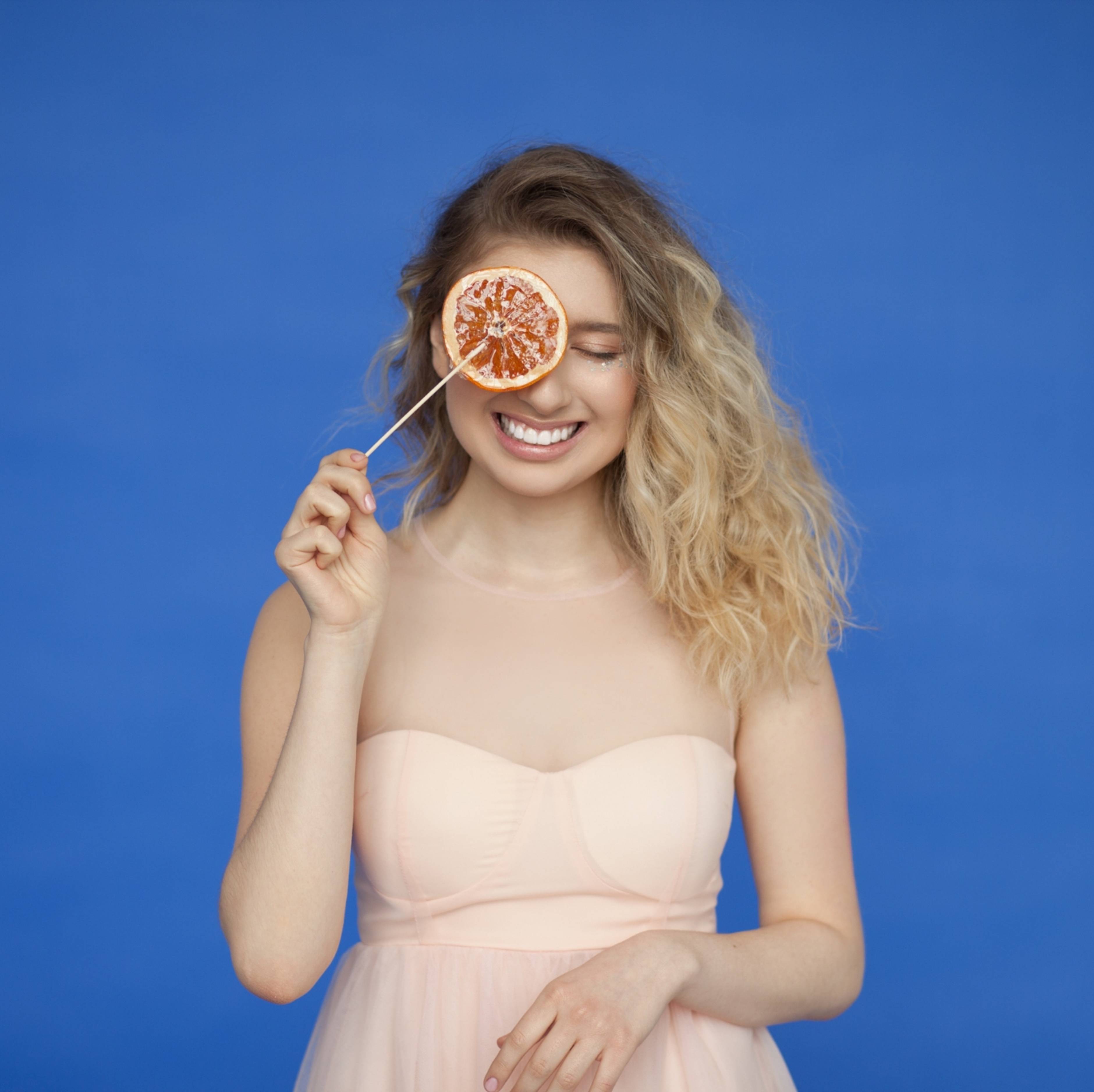 Иконка канала Алиса на сцене