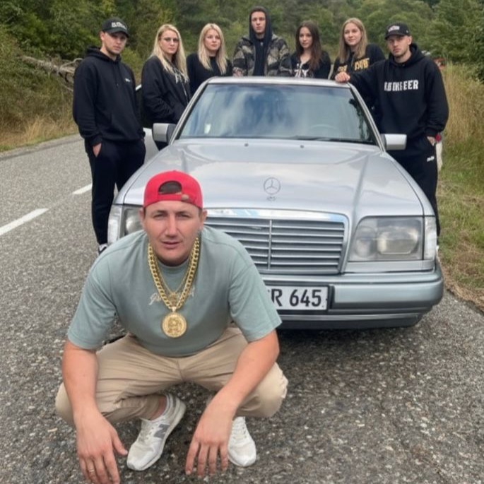 Иконка канала андрей жуков