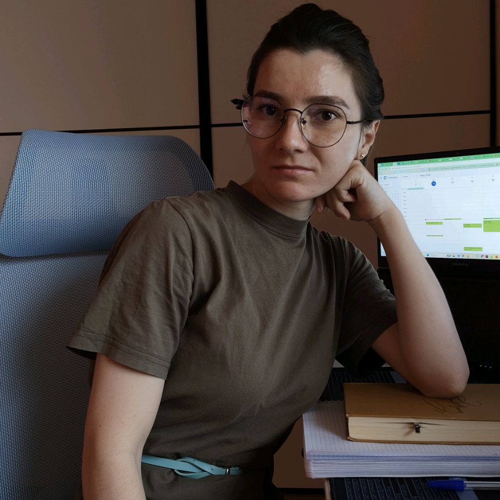 Иконка канала Чита́ем вслух с Короле́вой