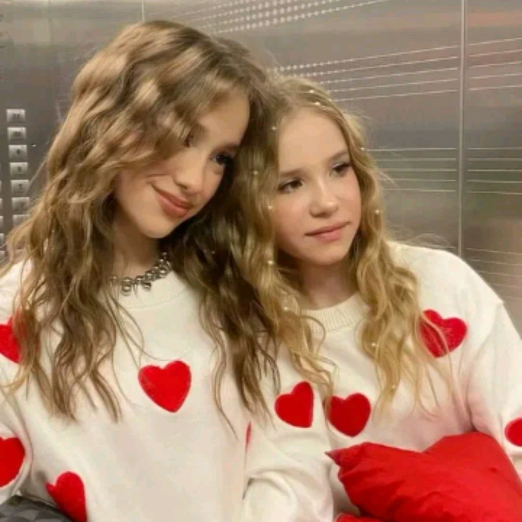 Иконка канала Фан Марьяны Локель И вау Вероники.