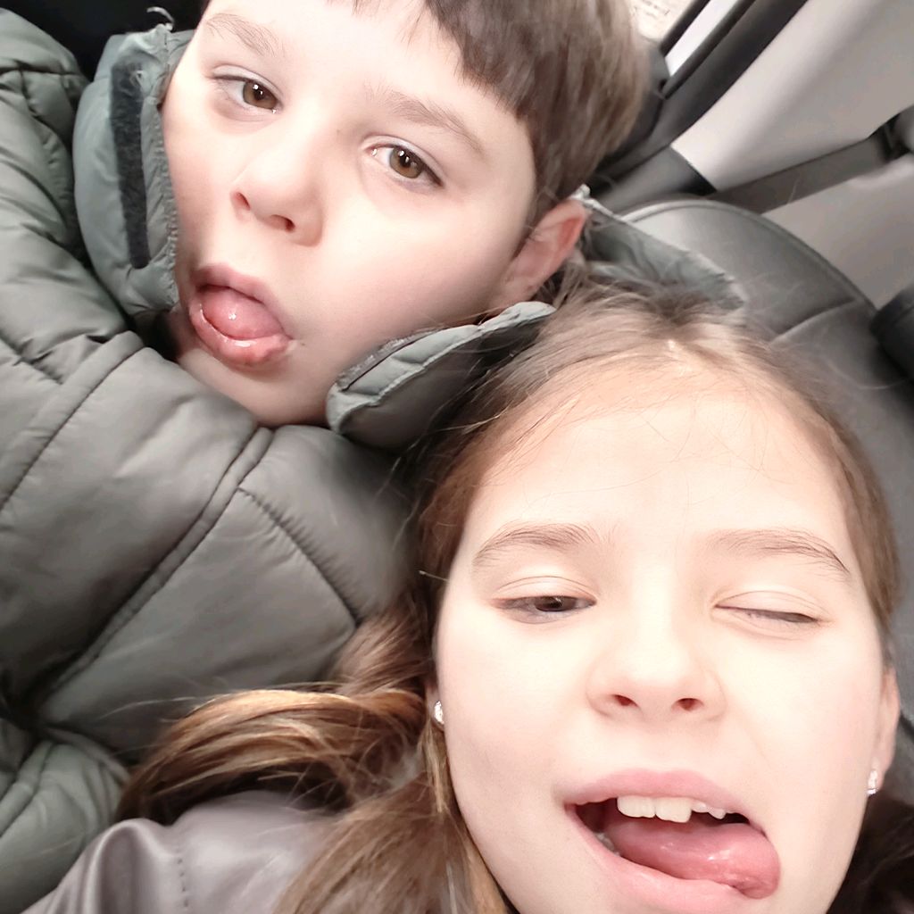 Иконка канала Вика Селезень