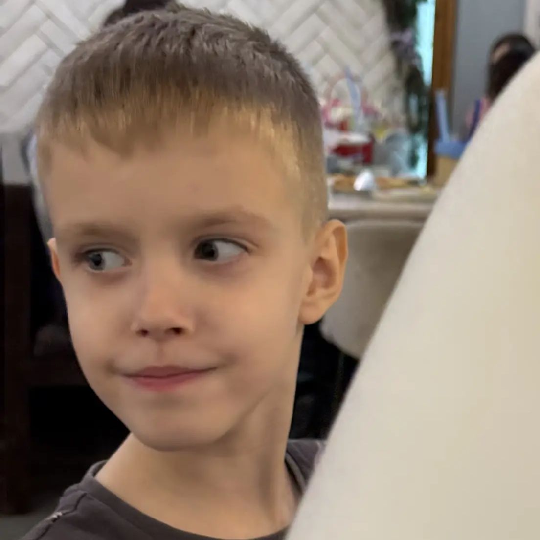 Иконка канала Петя играет в игры