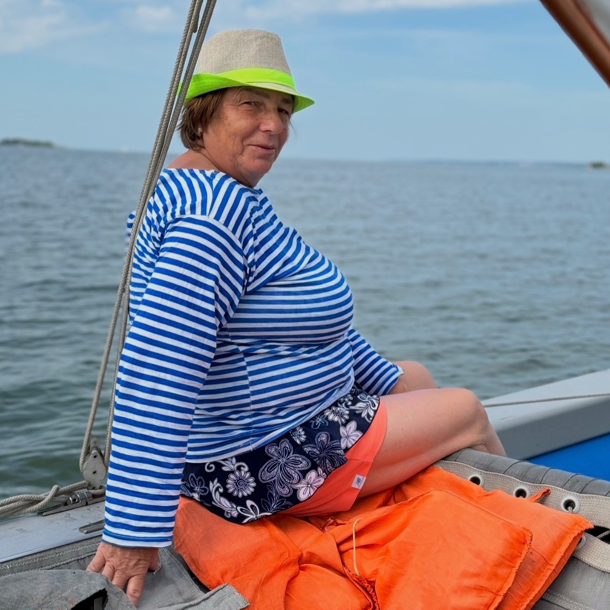 Иконка канала просто  по человечески