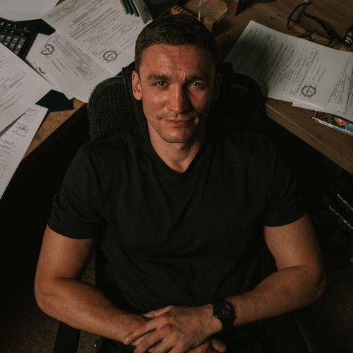 Иконка канала свои люди - Николай Петров
