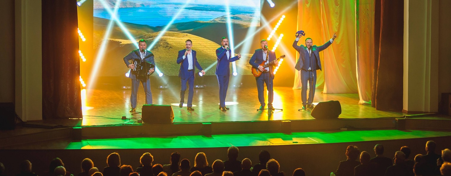 Профессиональная эстрадная шоу-группа "Россияне"