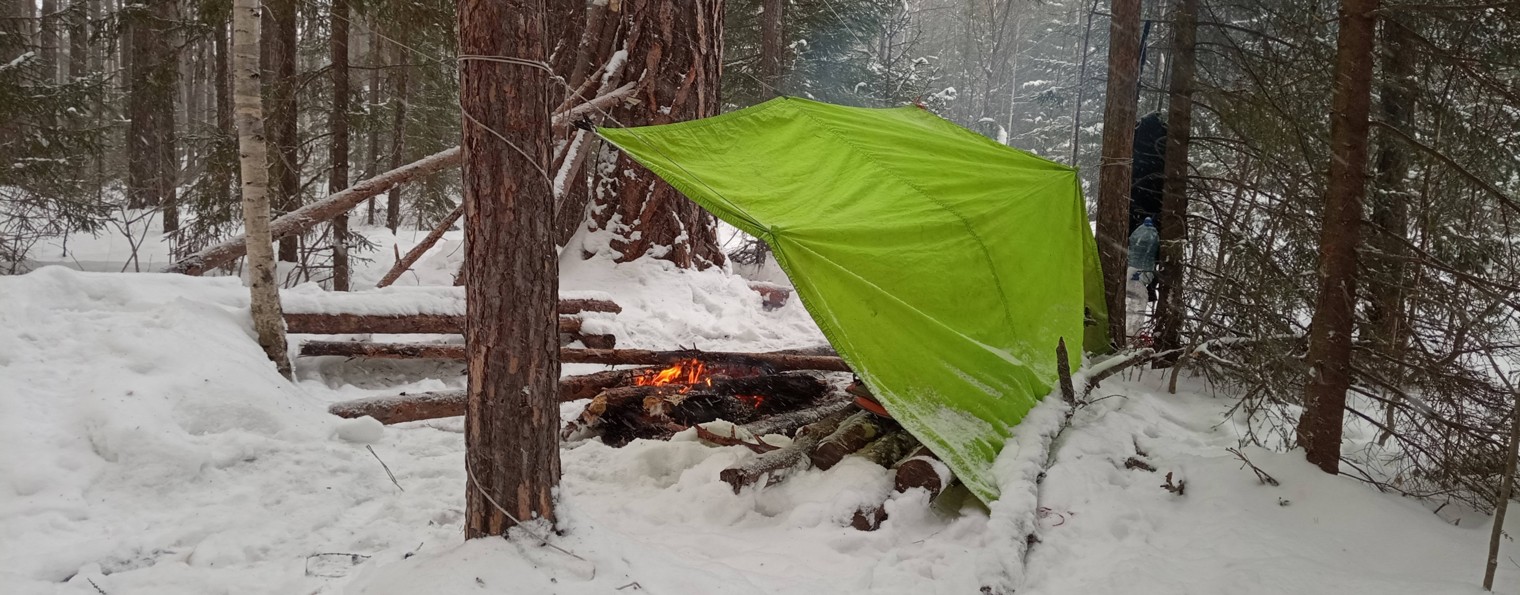 На коленке.