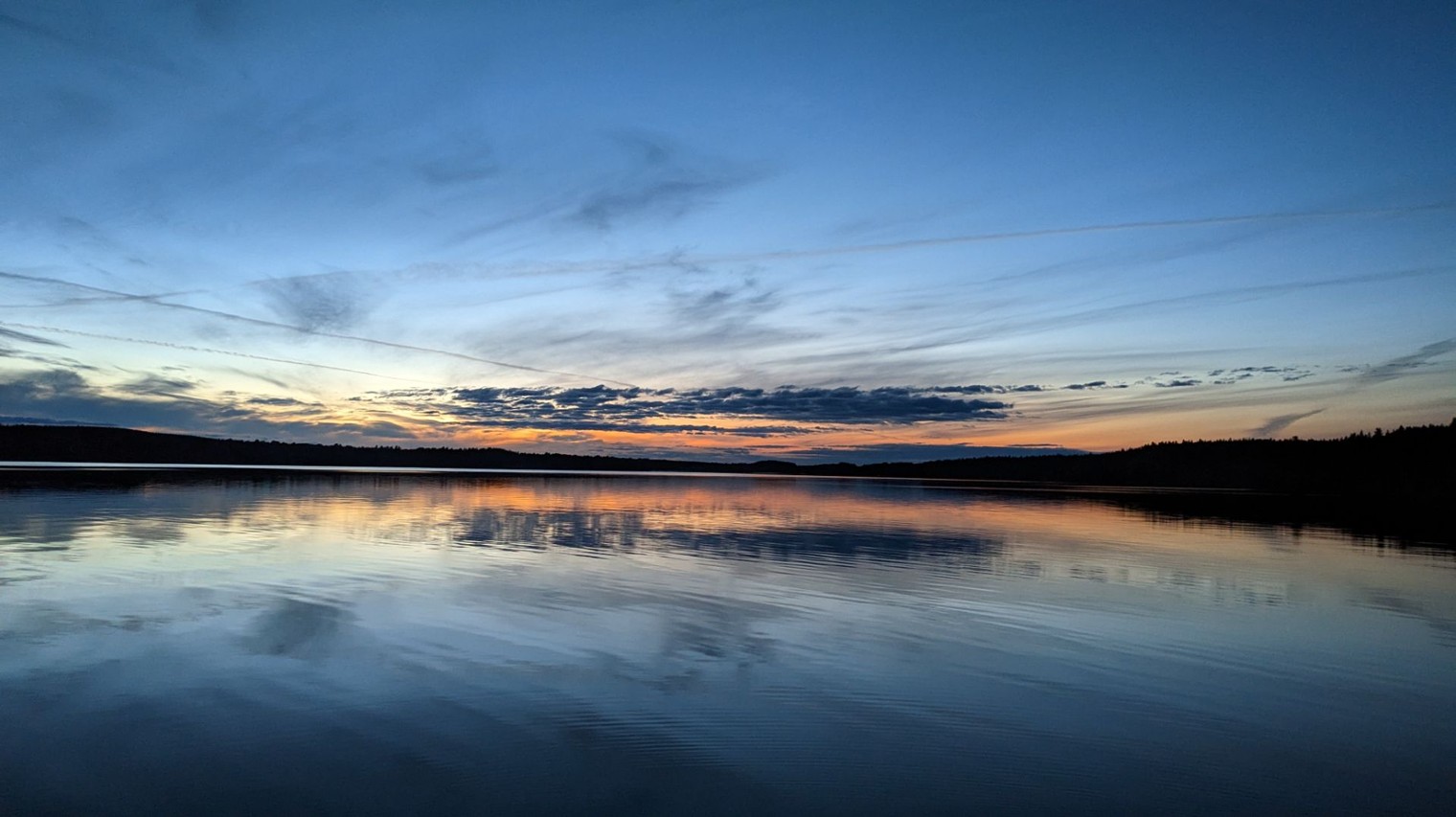 С песней у озера