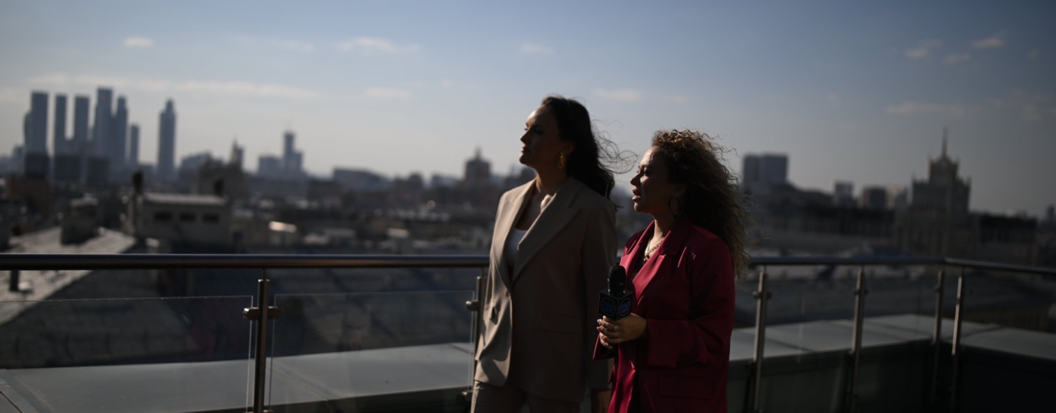 Даяна Брют - певица, телеведущая, продюсер