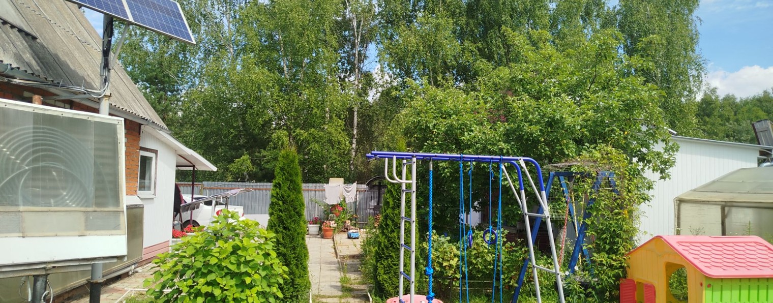 И своими руками тоже,